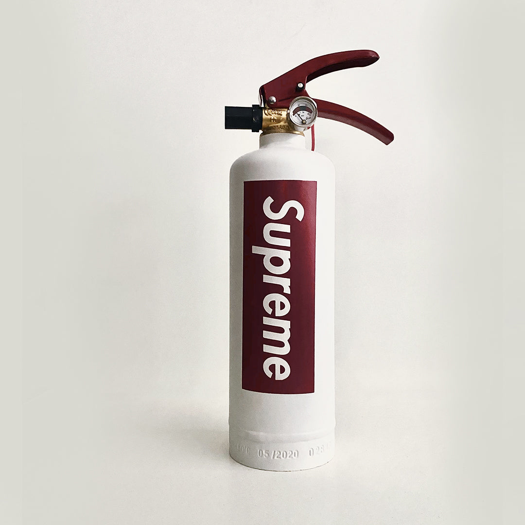 Extincteur Supreme   de l'artiste Wally walid sahraoui popart oeuvre d'art originale et unique au monde