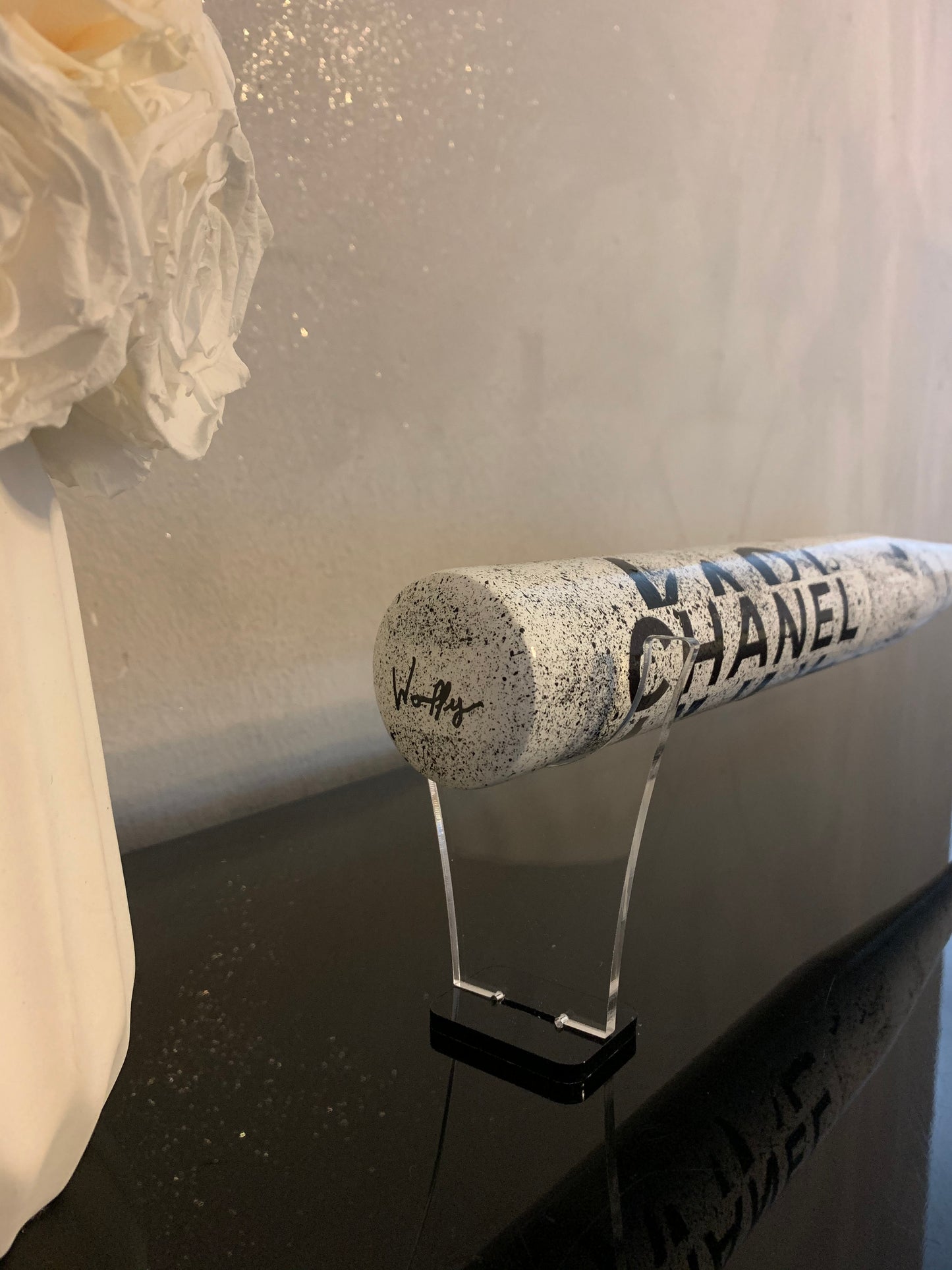 Batte de baseball Chanel Karl  de l'artiste wally walid sahraoui popart oeuvre d'art originale et unique au monde 